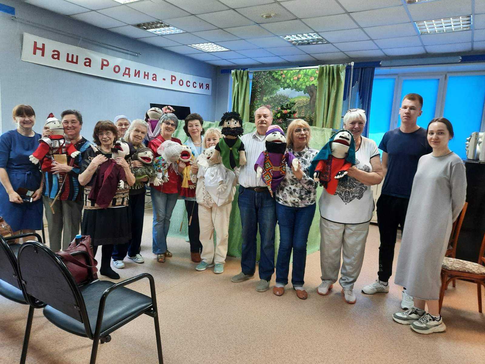 Кукольное представление творческого коллектива